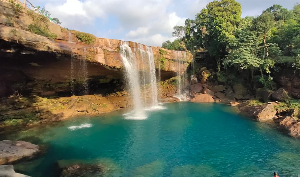Krang Suri Falls: Meghalaya's Turquoise Swimming Paradise (Updated: 2026)